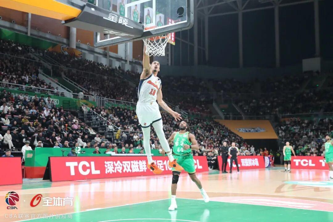 半场狂轰64分掌控比赛，广东客场大胜辽宁